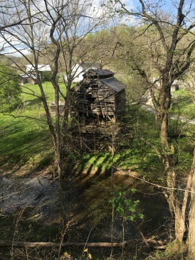 2016-04-26-Appalachian-Trail-157-old-barn.JPG
