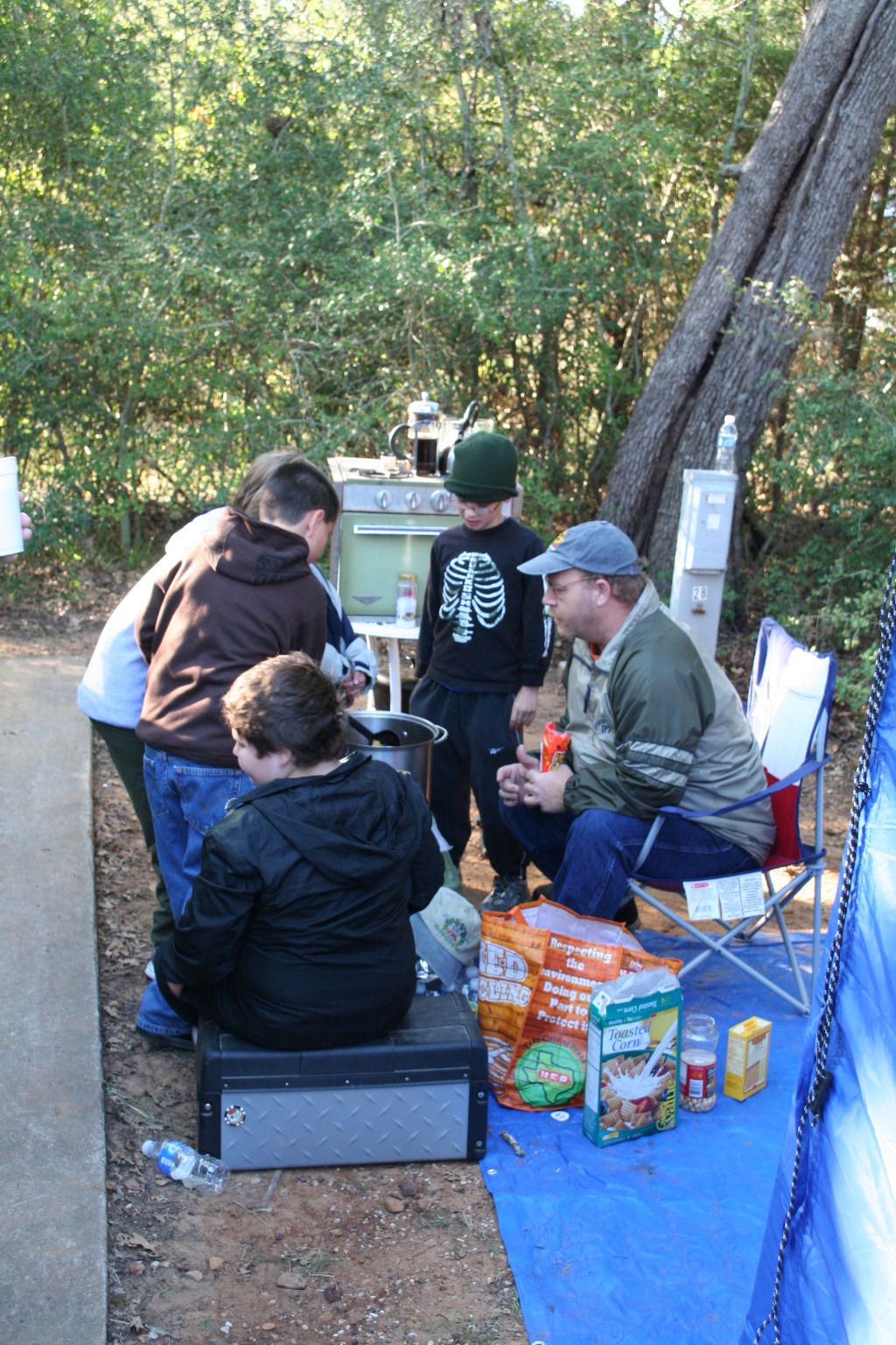 2008-10-25-Pack409-Camping-05-Thomas-CJ-Chance-Jack-Dax.JPG