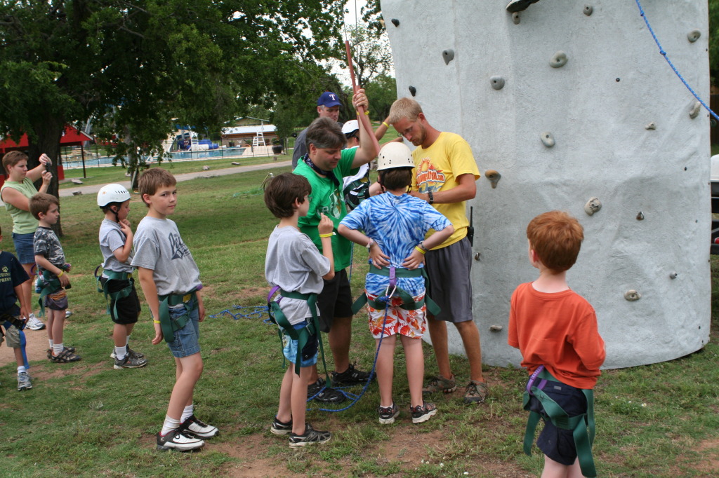 2016/Dax/1024x768_2010-05-22-Pack409-Camp-Champions-139-High-Ropes-Dax-Case.JPG