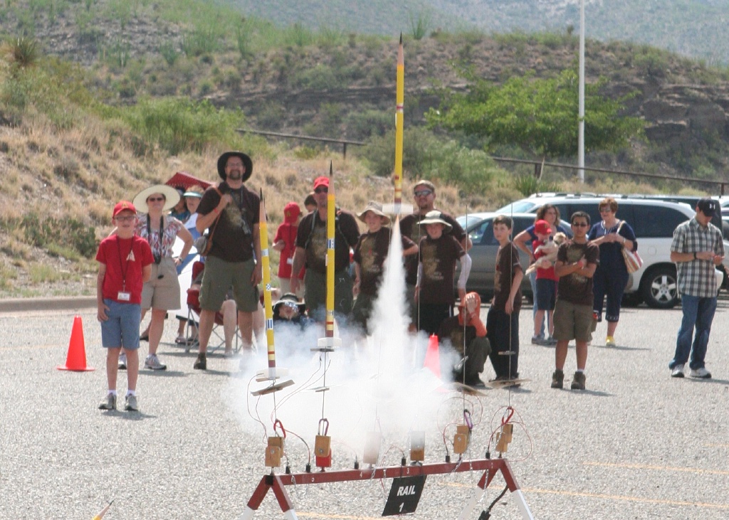 2016/Dax/1024x768_2012-07-Camp-Wehinapay-152-Space-Museum-Matt-Scot-Case-Chris-Andrew-Chance-Dax-Sebastian-rocket-launch.jpg