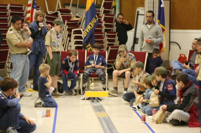 2016/Dax/640x480_2010-01-16-Pack409-Pinewood-Derby-082-Dax.JPG
