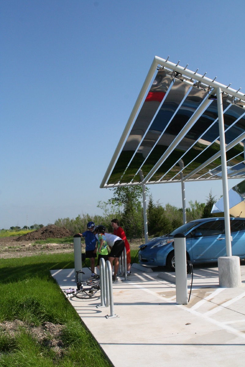 2012-04-01-Troop214-Cycling-Merit-Badge-50-mile-39-Chance-Travis-Dax-Johnathan-charging-station-water-break.JPG