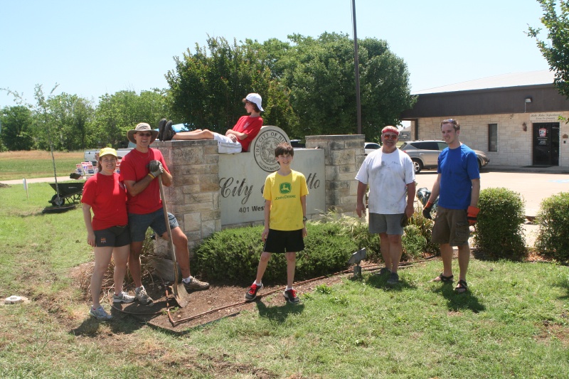 2016/Dax/800x600_2014-05-10-Chance-Eagle-Project-167-Suzi-Travis-Dax-Jim-Josh.JPG