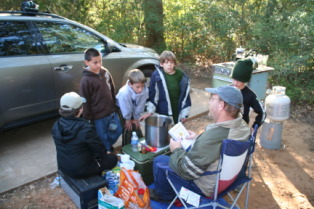 2008-10-25-Pack409-Camping-02-Thomas-CJ-Chance-Jack-Dax.JPG