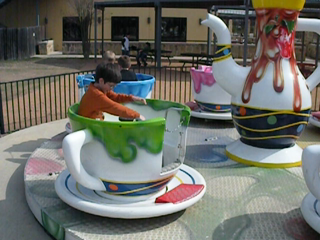 Click to Play Video 2009-02-16-Austin-Park-and-Pizza-12-Dax.png