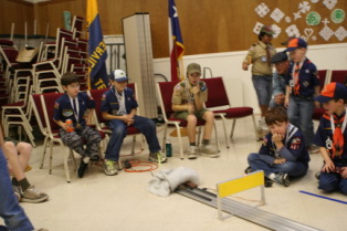 2010-01-16-Pack409-Pinewood-Derby-157-Dax.JPG