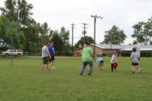 2010-05-22-Pack409-Camp-Champions-048-Chris-JimWebb-Bill-Chance-Andrew-Dax-Travis.JPG