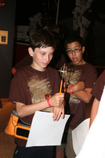 2012-07-Camp-Wehinapay-161-Space-Museum-Dax-Sebastian-gyroscope-on-pencil.jpg