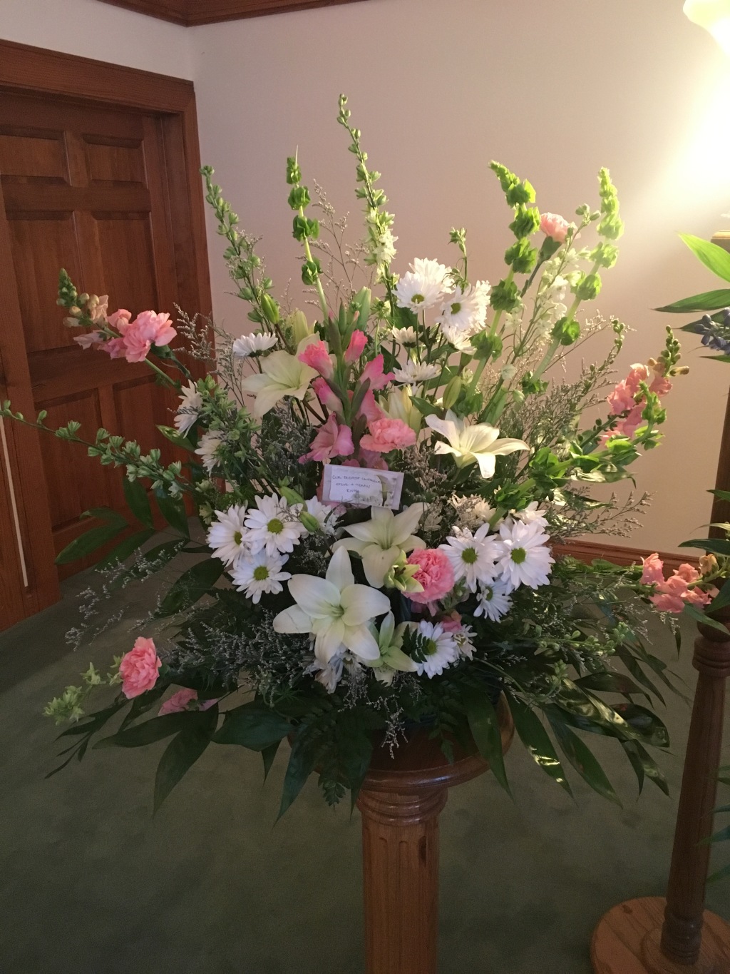 2017/01(January)/Grammy-Final-Days/1024x768_2017-02-02-Grammy-Funeral-17-Flowers.JPG