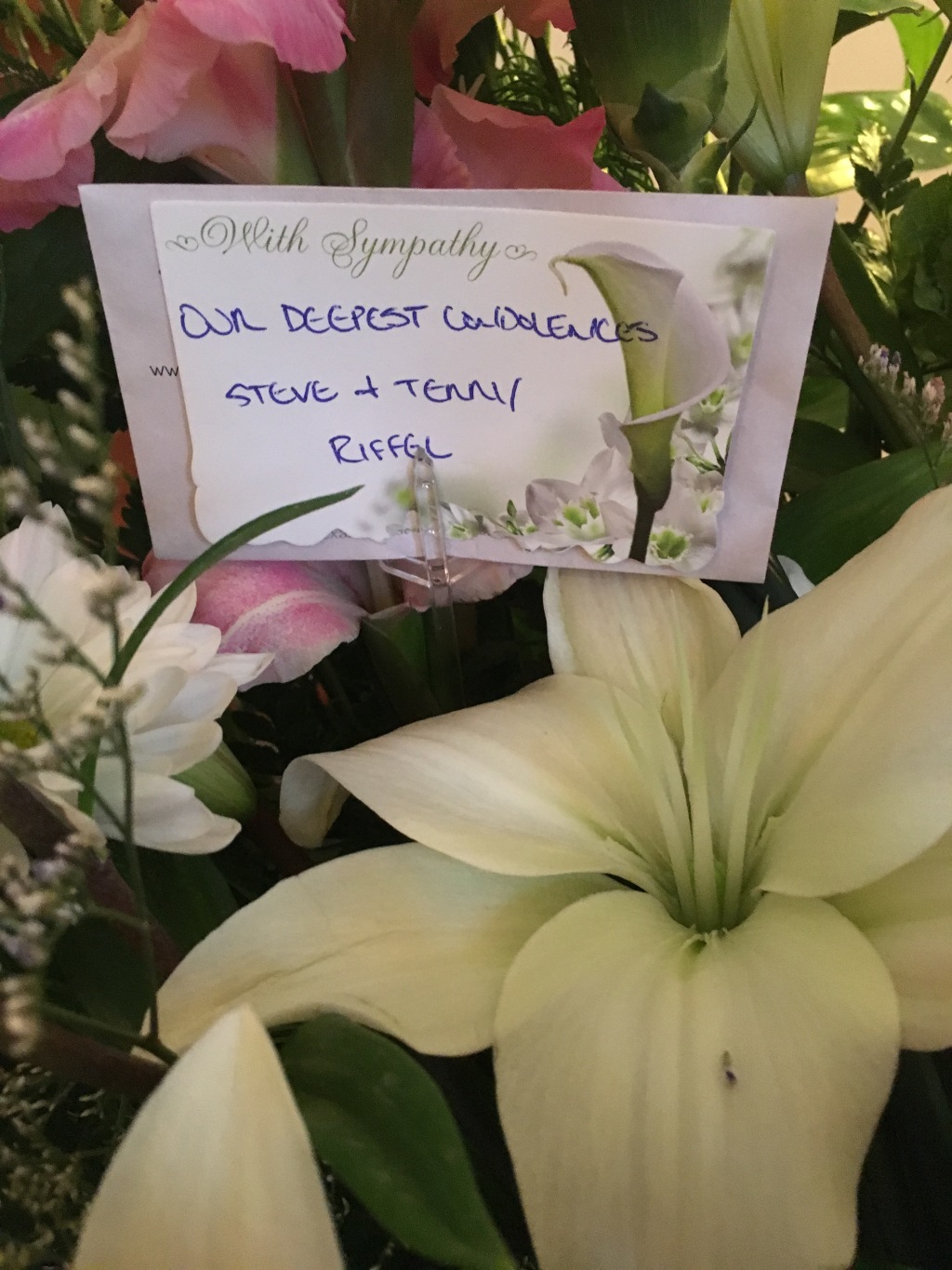 2017/01(January)/Grammy-Final-Days/1024x768_2017-02-02-Grammy-Funeral-18-Flowers.JPG
