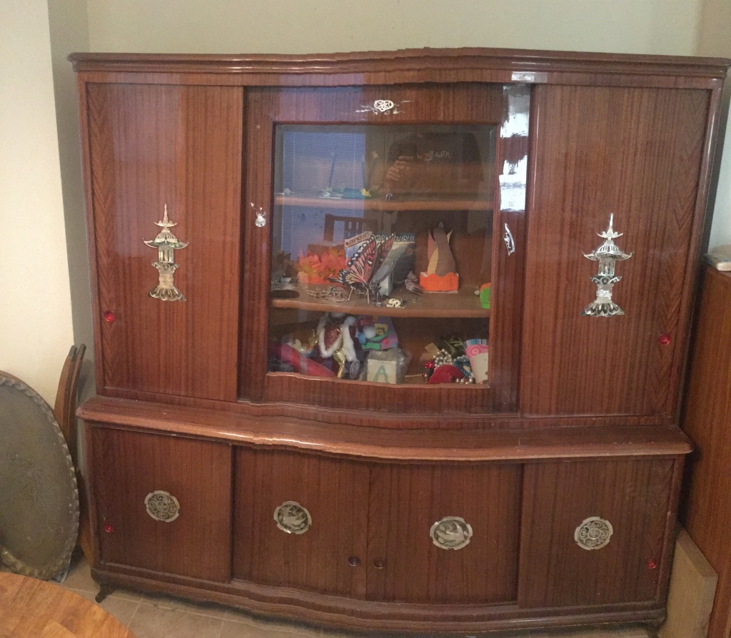 2017/01(January)/Grammy-Final-Days/1024x768_2017-02-08-Grammy-House-Cleanup-Hutch.JPG