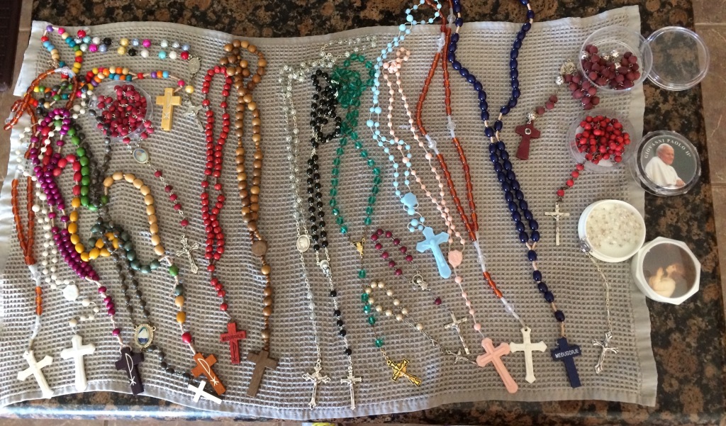 2017/01(January)/Grammy-items/1024x768_2017-01-Grammy-Items-55-rosaries.JPG