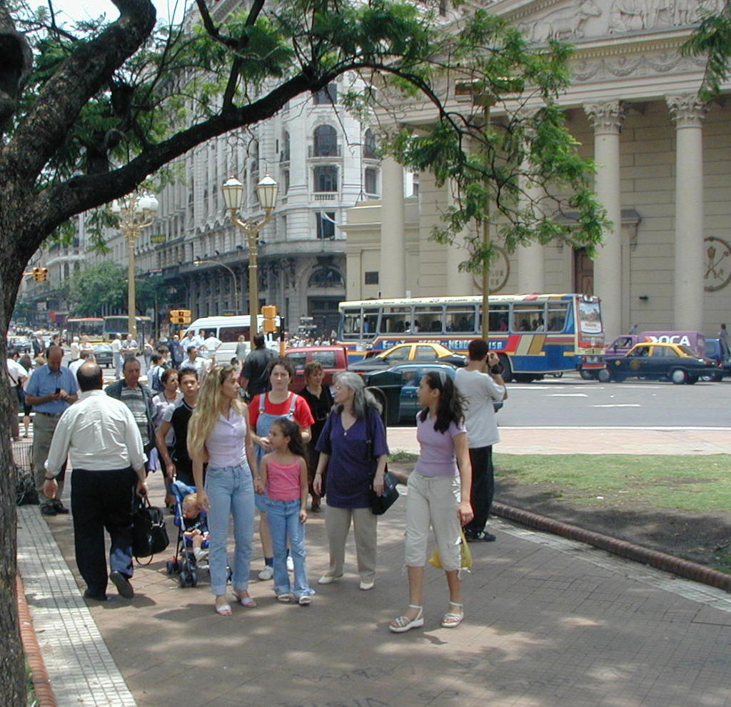 2000-12-27-Argentina-Lio-Adriana-Lucila-Suzi-Susana-Marinela-Capital-Square-04.JPG