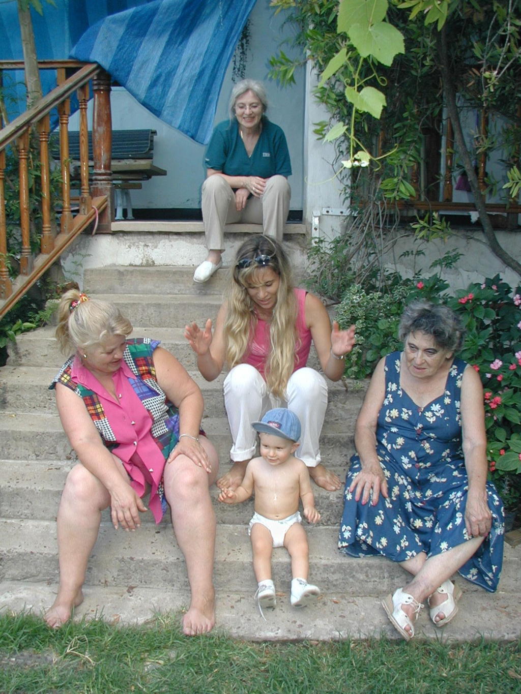 2000-12-29-Argentina-Zuly-Susana-Adriana-Chance-Nelly-10.JPG