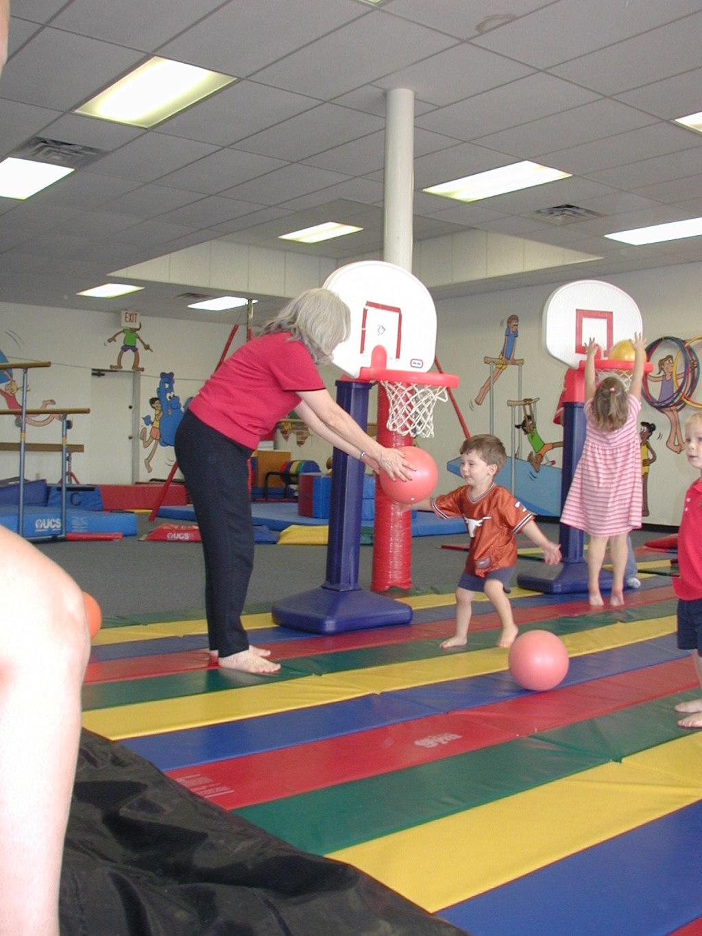 2017/01(January)/Grammy/1024x768_2003-10-05-Chance-Bday-24-Little-Gym-Dax-Grammy.JPG