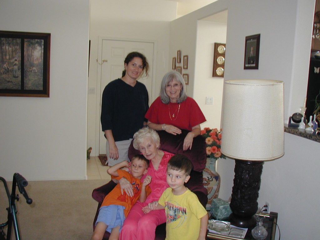 2004-07-07-Las-Vegas-03-Suzi-Chance-Nana-Grammy-Dax.JPG