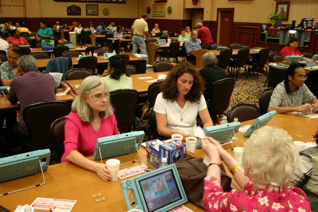 2005-07-09-Las-Vegas-28-Susana-Suzi-Nana-bingo.JPG