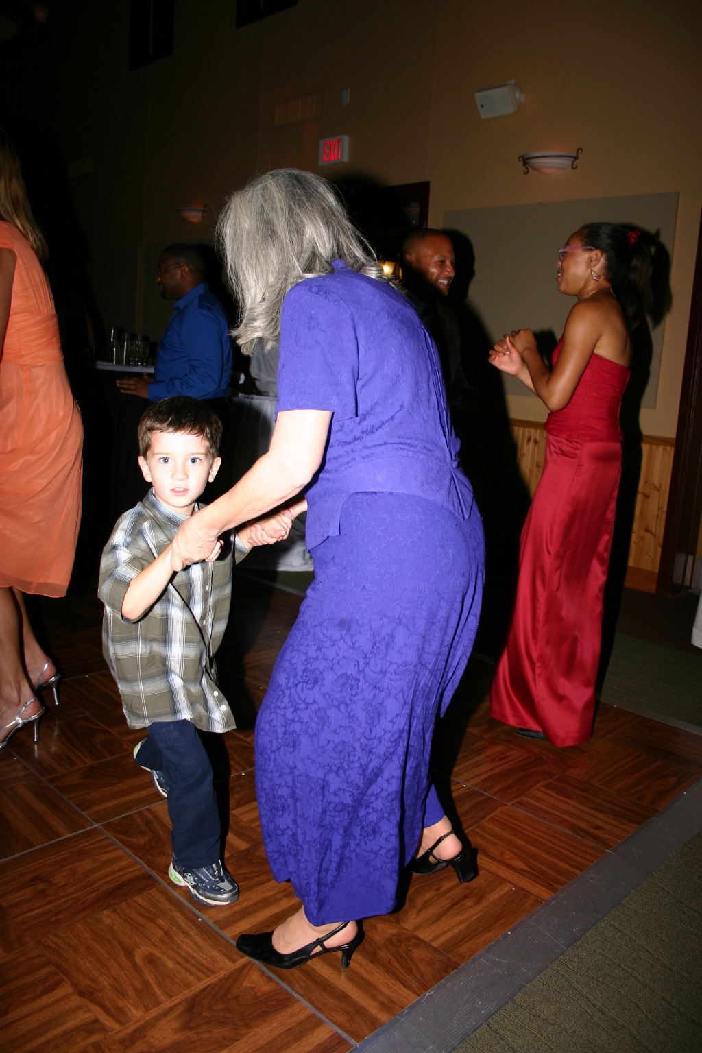 2005-10-01-Byron-Charlotte-Davis-wedding-106-dancing-Dax-Susana.JPG