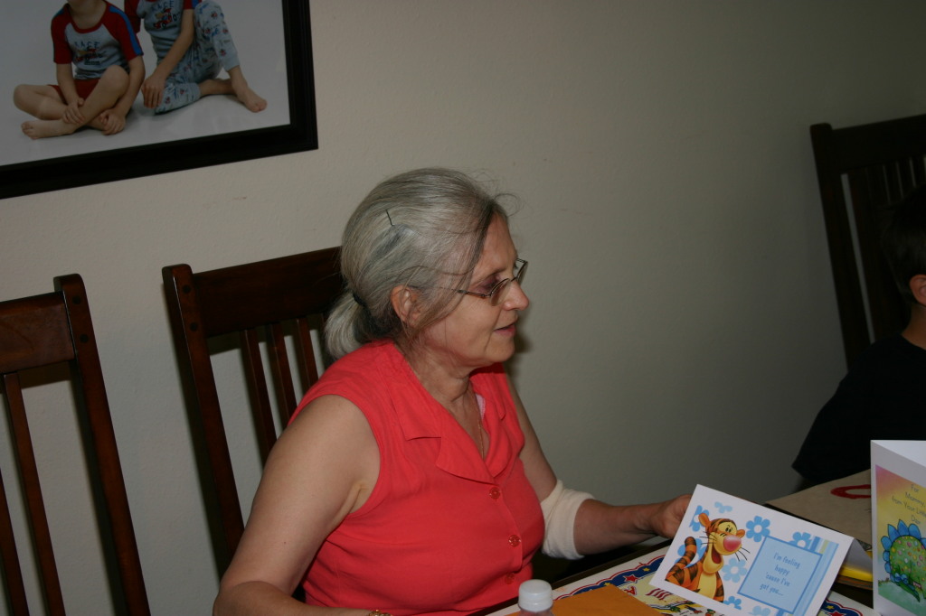2017/01(January)/Grammy/1024x768_2006-05-14-Mothers-Day-05-Susana.JPG