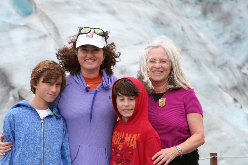 2017/01(January)/Grammy/1024x768_2011-07-13-255-Exit-Glacier-Chance-Dax-Susana-Suzi.JPG