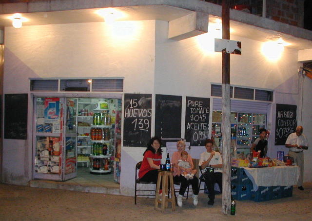 2000-12-24-Argentina-Chrismas-Eve-Suzi-Susana-Chance-Mark-Lio-08.JPG