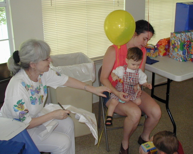 2002-05-05-Dax-Bday-41-presents-Suzi-Susana.JPG