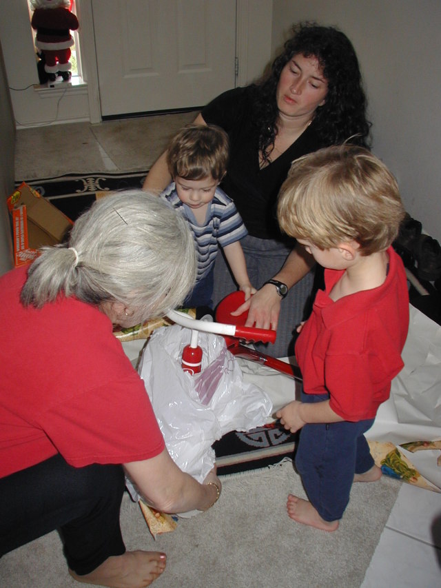2002-12-25-Xmas-21-Dax-tricycle-Suzi-Chance-Grammy.JPG