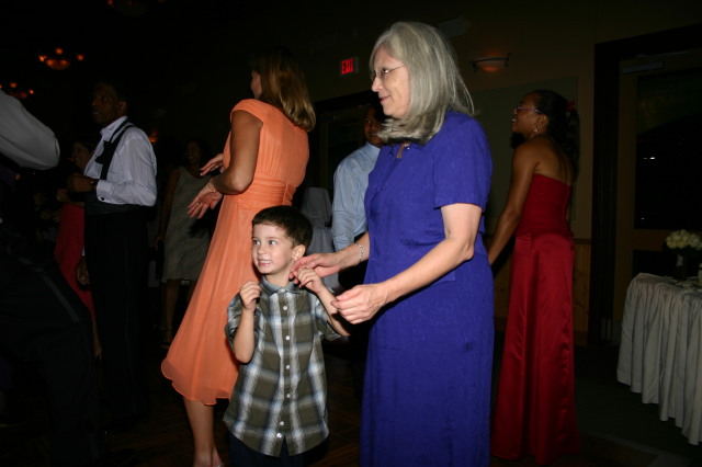 2005-10-01-Byron-Charlotte-Davis-wedding-108-dancing-Dax-Susana.JPG