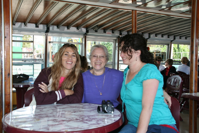 2009-03-16-Argentia-Tigre-08-Adriana-Susana-Suzi.JPG