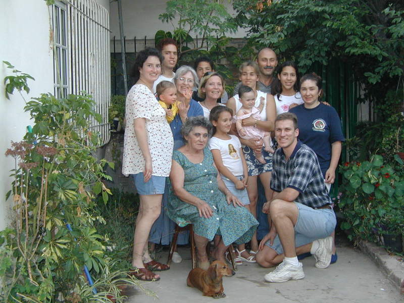 2000-12-25-Argentina-Chance-Suzi-Susana-Mark-Lio-Marta-Nelly-Lucila-Travis-Zoe-Felipe-Adriana-Marinela-2.JPG
