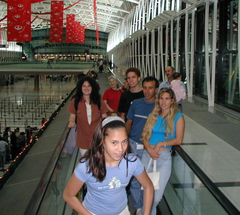 2000-12-30-Argentina-Marinela-Suzi-Susana-Mark-Tony-Adriana-Felipe-at-airport-12.JPG