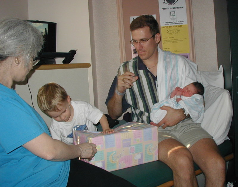 2001-05-08-12-Susana-Chance-present-Travis-Dax.jpg