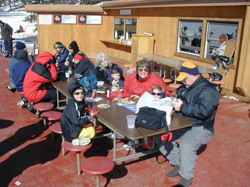 2017/01(January)/Grammy/800x600_2004-01-18-Ruidoso-17-Chance-Grammy-Dax-Andrea-Jack-Jim-eating-lunch.JPG