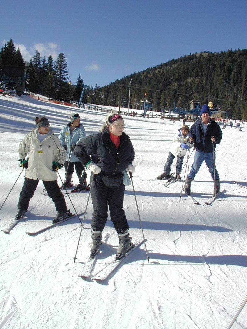 2017/01(January)/Grammy/800x600_2004-01-19-Ruidoso-14-Grammy-skiing.JPG
