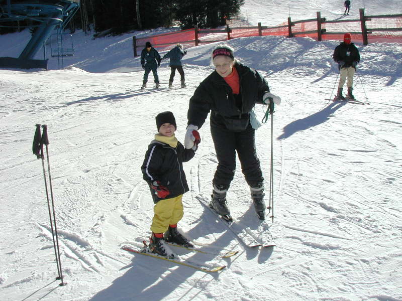 2017/01(January)/Grammy/800x600_2004-01-19-Ruidoso-20-Chance-Grammy-skiing.JPG