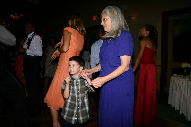 2005-10-01-Byron-Charlotte-Davis-wedding-108-dancing-Dax-Susana.JPG