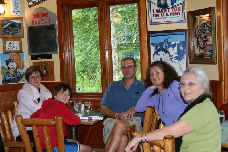 2011-07-14-Aleyska-62-Juanita-Dax-Travis-Suzi-Susana.JPG