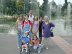 2000-12-27-Argentina-Adriana-Suzi-Chance-Travis-Lucila-Marinela-Lio-Susana-at-Zoo-Entrance-14.JPG