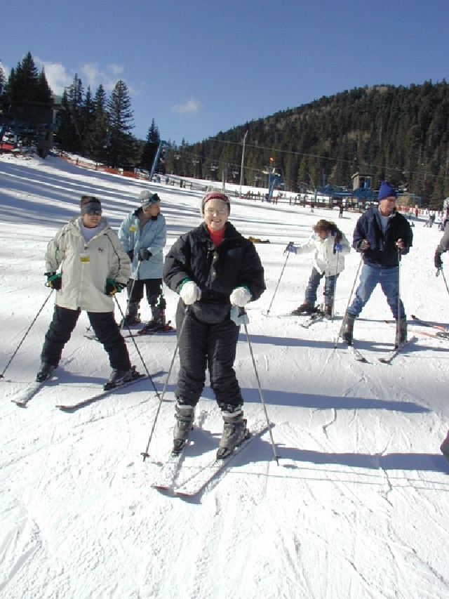 2017/01(January)/Susana-Hammett-in-Memoriam-1943-2017/640x480_2004-01-19-Ruidoso-15-Grammy-skiing.jpg