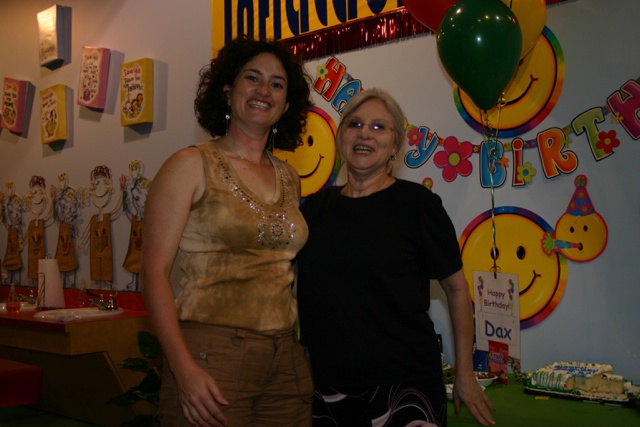 2006-05-20-Dax-Bday-Party-58-Suzi-Grammy.jpg
