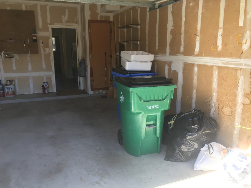 2017/02(February)/Grammys-House/1024x768_2017-02-20-Grammy-house-cleaned-out-07.JPG