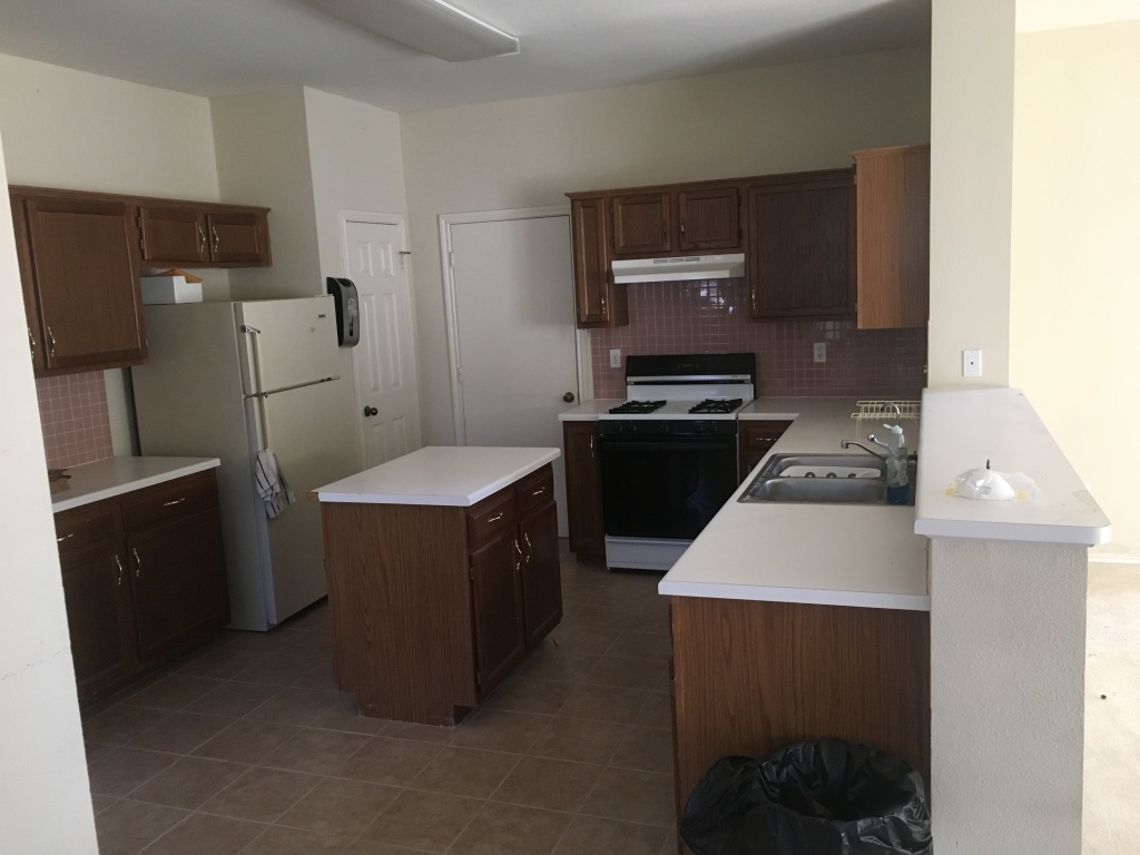 2017/02(February)/Grammys-House/1024x768_2017-02-20-Grammy-house-cleaned-out-08.JPG
