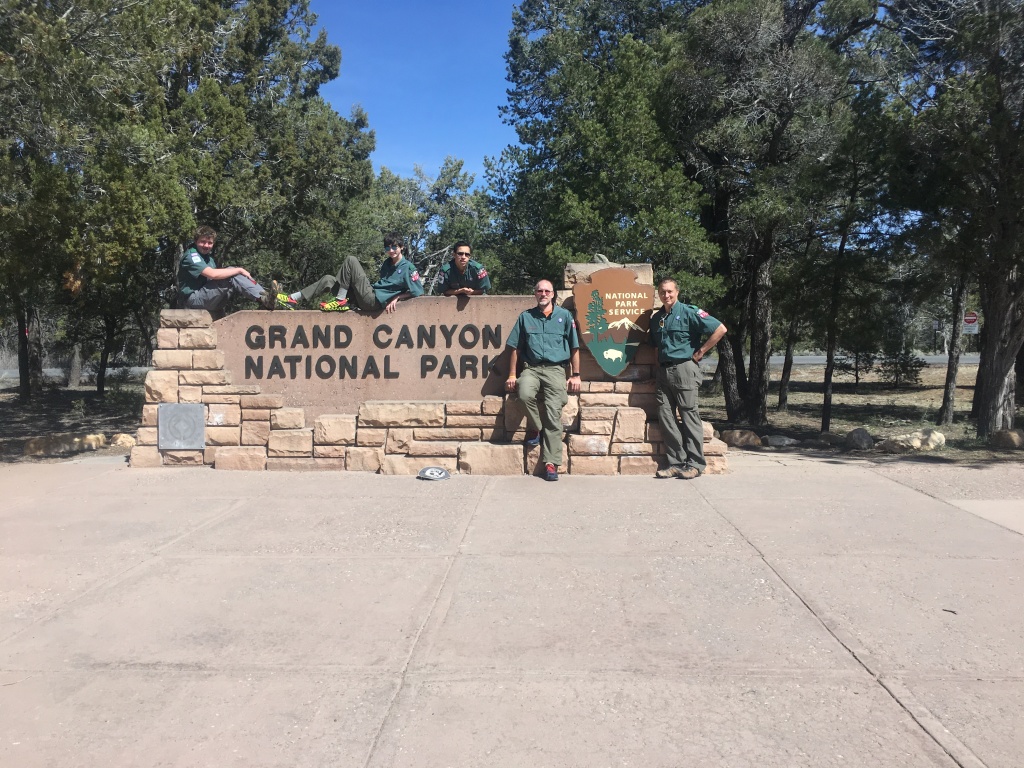 2017/03(March)/Grand-Canyon-Best/1024x768_2017-03-12-Travel-To-GrandCanyon-02-Ben-Dax-Sebastian-Travis-Pat-Park-Sign.JPG