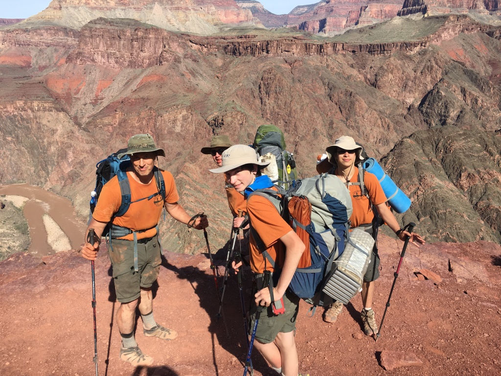 2017/03(March)/Grand-Canyon-Best/1024x768_2017-03-15-Grand-Canyon-Day3-09-Pat-Ben-Dax-Sebastian.JPG