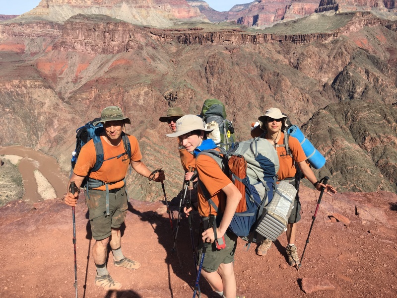 2017/03(March)/Grand-Canyon-Best/800x600_2017-03-15-Grand-Canyon-Day3-09-Pat-Ben-Dax-Sebastian.JPG