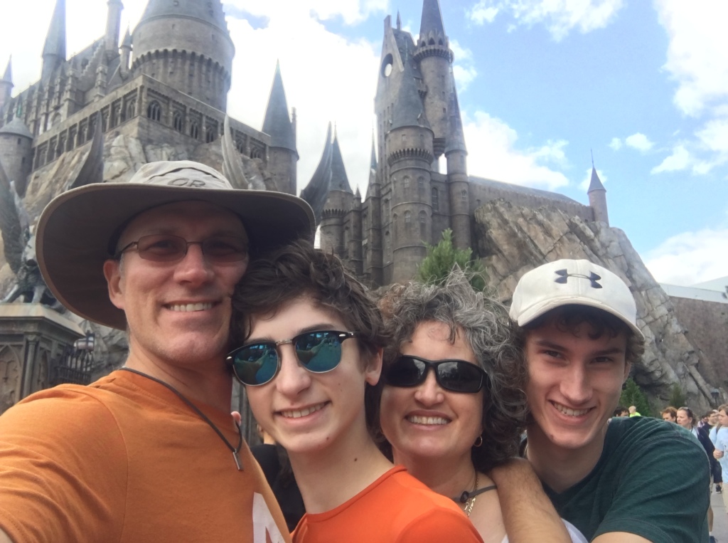 2017/03(March)/Universal-Studios/1024x768_2017-03-24-Universal-Studios-16-Travis-Dax-Suzi-Chance-GOOD.JPG