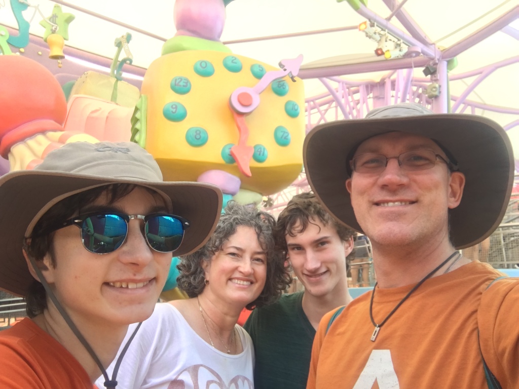 2017/03(March)/Universal-Studios/1024x768_2017-03-24-Universal-Studios-19-Dax-Suzi-Chance-Travis.JPG