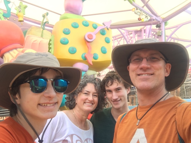 2017/03(March)/Universal-Studios/640x480_2017-03-24-Universal-Studios-19-Dax-Suzi-Chance-Travis.JPG