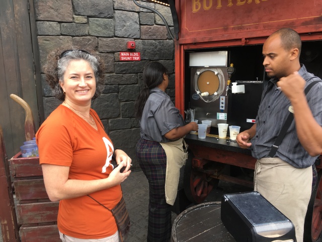 2017/03(March)/Universal-Studios/640x480_2017-03-25-Universal-Studios-05-Suzi-Butterbeer.JPG