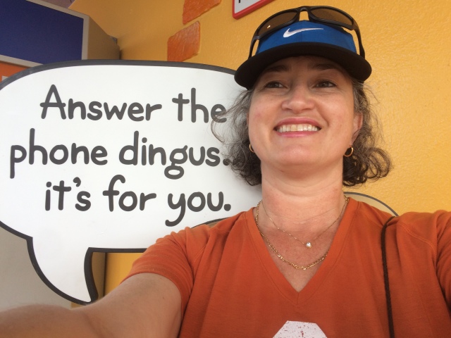 2017-03-25-Universal-Studios-26-Suzi-Answer-the-phone-Dingus-GOOD.JPG